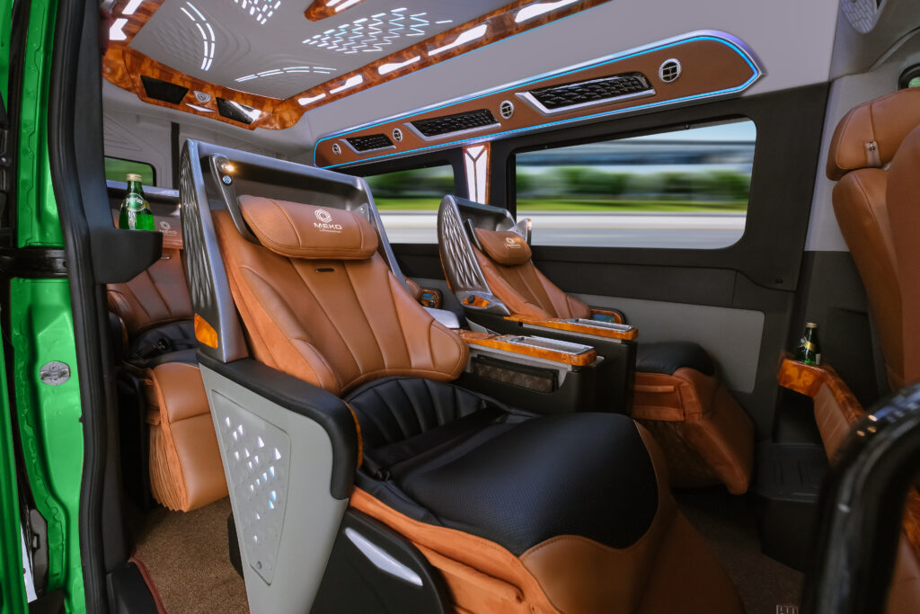 Không gian xe limousine rộng rãi, thoáng đãng