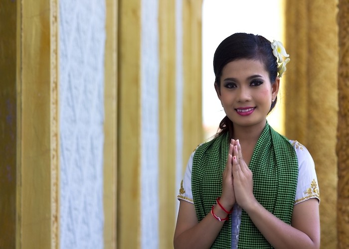 Chắp tay ở ngực khi chào hỏi nhau