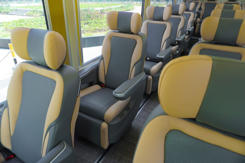 Nội thất trên xe được trang bị đầy đủ