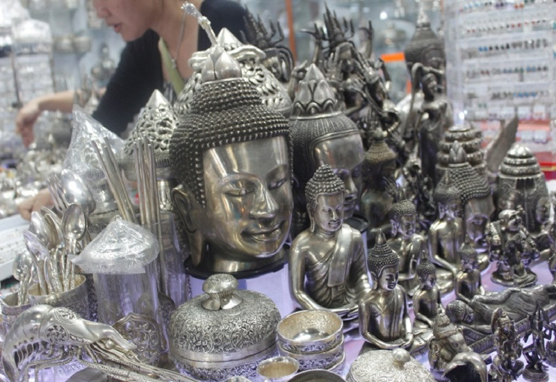 Tượng phật được điêu khắc tinh xảo