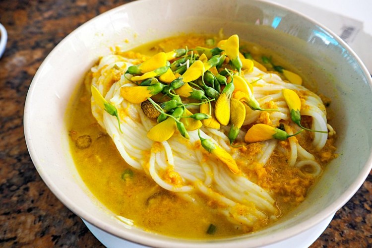 Nom banh chok