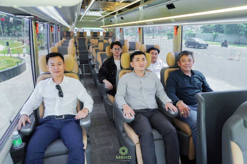 Khách hàng trải của MEKO Limousine