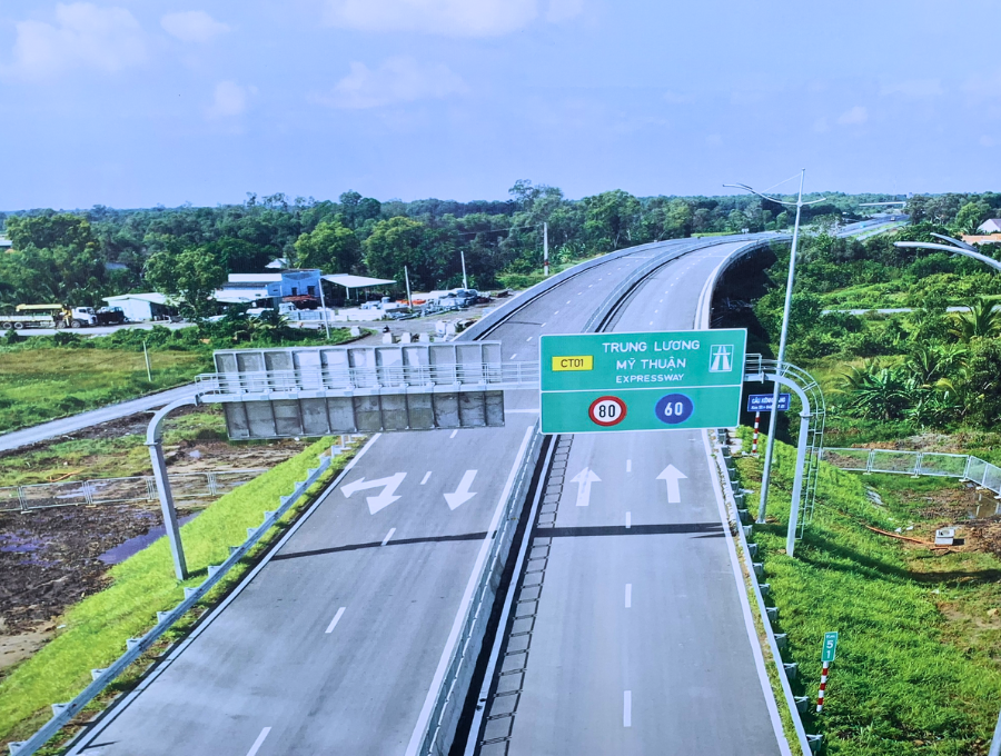 Tuyến đường cao tốc hiện đại giúp về Cần Thơ chỉ trong 2.5 giờ.