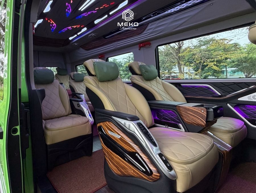Nội thất sang trọng với ghế massage của xe MEKO Limousine 10 chỗ tuyến Sài Gòn Cần Thơ.