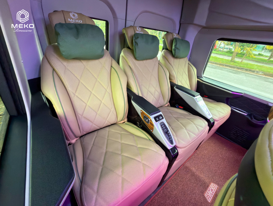 Hệ thống ghế massage và cổng sạc đa năng khi đặt vé xe limousine đi Cần Thơ