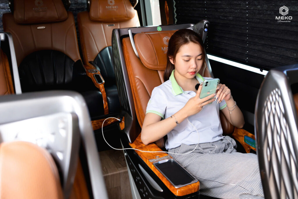 Cổng sạc riêng biệt trên từng ghế